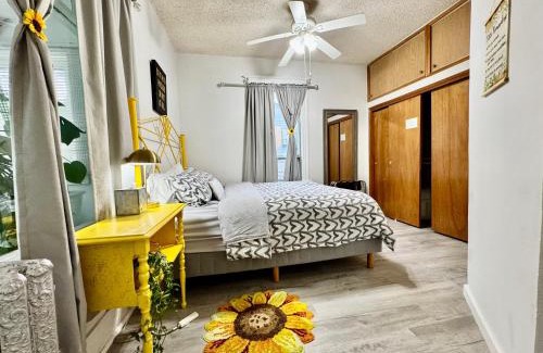 Rainier Valley House | Seattle Home with 2 bedrooms a King bed Queen bed and an Extra Sofa Bed Located 10 minutes from SeaTac Airport and 20 minutes from Downtown