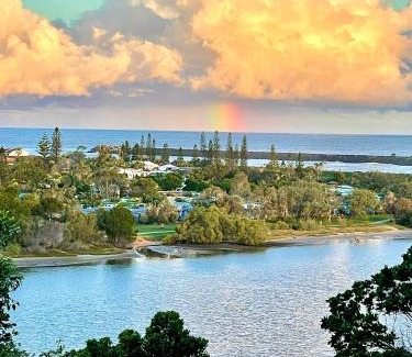 East Ballina Apartment | 'SEAVIEW' - Stunning Coastal Views, Opposite Shaws Bay, Pet Friendly, Sleeps 4
