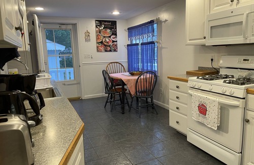 Moody Bed & Breakfast | Seawalk Apartments on Ogunquit line
