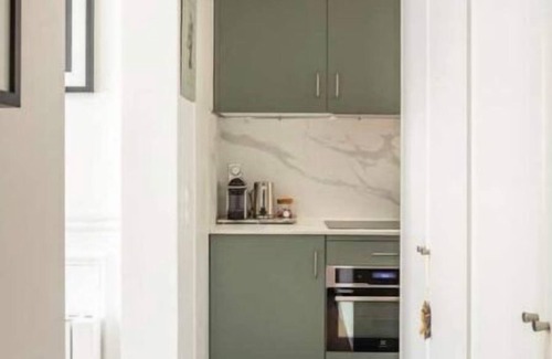 18th Arrondissement Apartment | Seb's Place Montmartre | Paris Safe and quiet area
