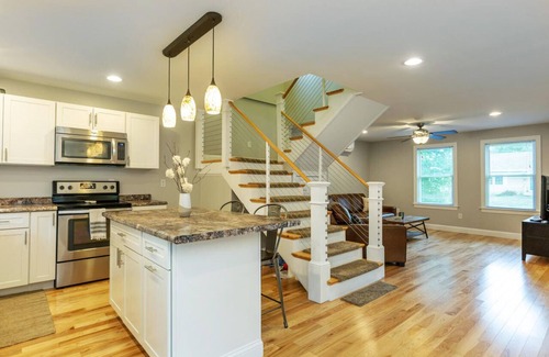 Raymond House | SEBAGO LAKE RENTAL w/SAND BEACH - Exceptional Retreat on Jordan Bay