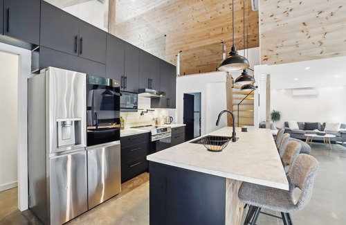 Notre-Dame-de-la-Merci Ski Chalet | Secluded 4BR/5Beds Chalet with Hot Tub & Sauna & private forest