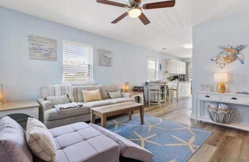 Emerald Waters Village House | Secluded 2BR-2BA condo - 5 minute walk to the Gulf