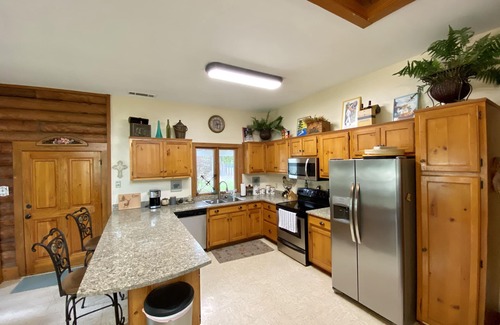 Talisheek Cabin | Secluded 3-bedroom Cabin on Farm