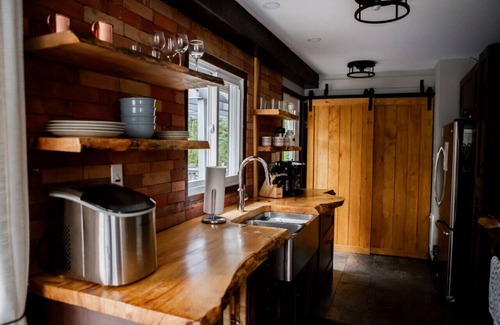 Norland Apartment | Secluded 3BR Cabin w/Hot Tub and Firepit
