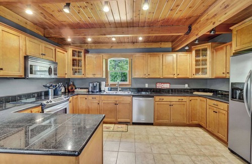Salamanca Cabin | Secluded 3BR Cabin | Deck, Fire Pit, Fireplace