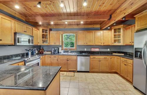 Salamanca House | Secluded 3BR Home Fire Pit Covered Deck