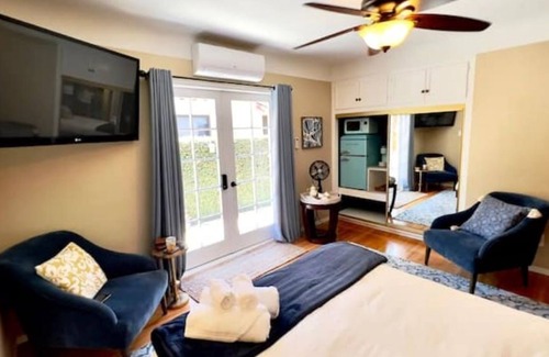 Cal Heights House | Secluded and Private Personal Suite