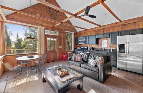 Nevada City House | Secluded ‘Barn' sleeps 4, updated with full-kitchen, 2-block walk to Downtown.