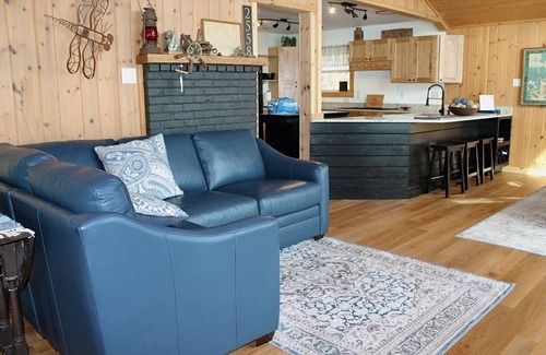 Suttons Bay Cottage | Secluded Bayfront Cottage with Stunning views