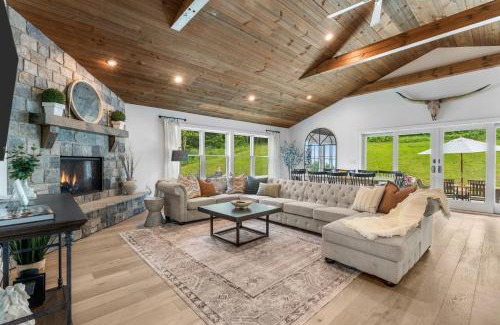 Ellicottville Ski Chalet | Secluded Beauty with Hot Tub & Views