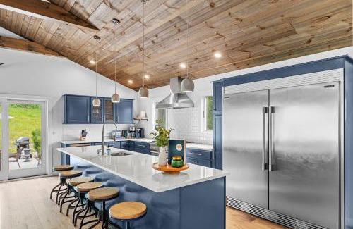 Ellicottville Ski Chalet | Secluded Beauty with Hot Tub & Views