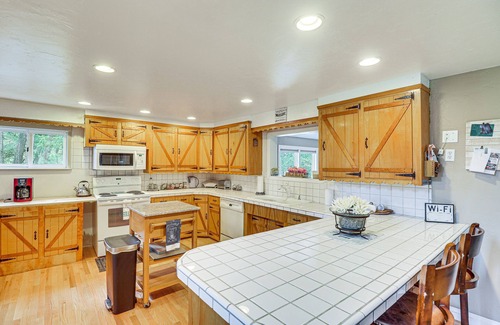 Bigfork Cabin | Secluded Bigfork Cabin w/Yard & Fire Pit!