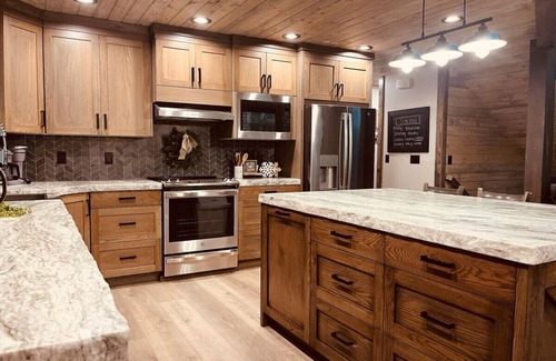 Island Park House | Secluded brand new build close to Yellowstone with hot tub - Black Bear Lodge