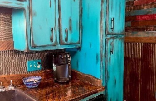 Dora Cabin | Secluded cabin adjoins Mark Twain National Forest