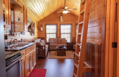 Dennis Cabin | Secluded Cabin in Weatherford, TX