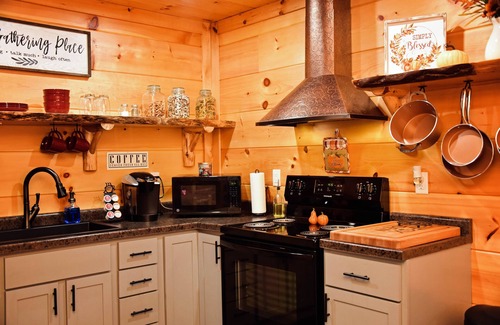 West Union Cabin | Secluded cabin located in Amish country