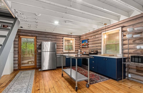 Kingston Springs Cabin | Secluded Cabin ~ 30 Minutes to Downtown Nashville or Downtown Franklin ~ Fire Pit ~ Family Fun!