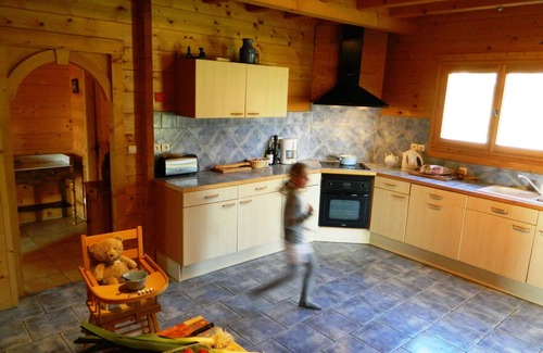 Onoz House | Secluded chalet in the sun with breathtaking views of a wooded valley