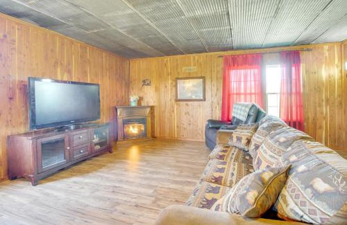 Everton House | Secluded Everton Retreat with Ozark Mountain Views!