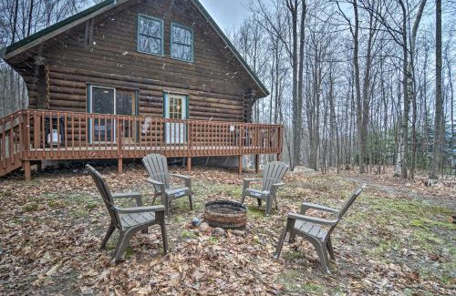 Michaywe House | Secluded Gaylord Cabin with Deck, Fire Pit and Grill!