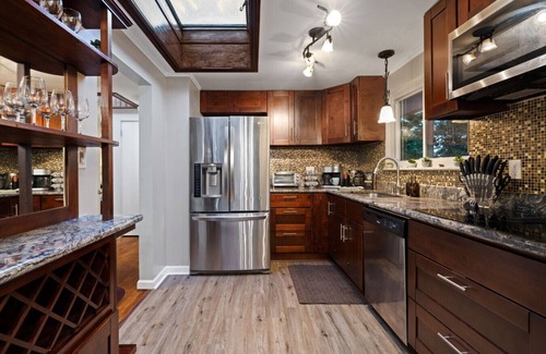 Etna Apartment | Secluded Hilltop Hideaway~Hot Tub~Two Living Rooms