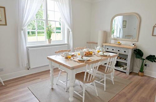 Raywell House | Secluded holiday cottage near the Wolds Way