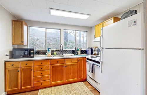 Cataloochee Ranch House | Secluded Home In Maggie Valley, NC with Full Kitchen, Fireplace and Wifi