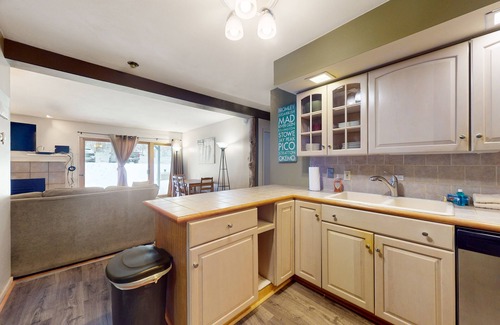 Mendon Condo | Secluded home with gas fireplace, patio, pool, athletic courts, & laundry room