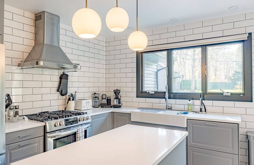 Stone Ridge House | Secluded House w/Hot Tub, FP & Fenced Garden