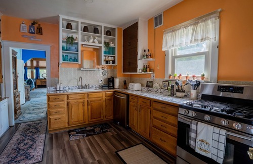Berkeley House | Secluded in the City! New remodeled 2 bedroom near Berkeley Lake, pet friendly.