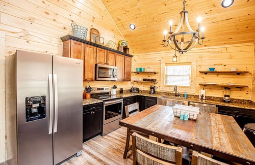 Bryson City House | Secluded in woods-1 mile from Smoky Mtn Nat'l Park & Great Smoky Mtn Railway