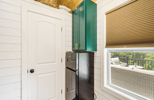 Lenoir Apartment | Secluded Lenoir Tiny Home w/Private Hot Tub!