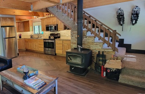 Midway Cabin | Secluded Mountain Property