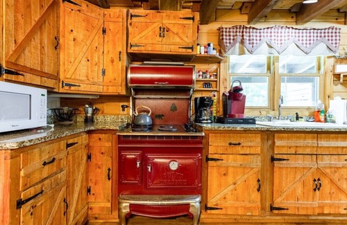 Town of Colchester Cabin | Secluded Mountain top