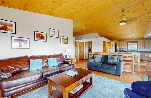 Florissant House | Secluded mountain-view home with expansive deck, hot tub, deck, & grill