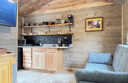 Tie Plant Cabin | Secluded one bedroom cabin with large deck overlooking a wooded gully.