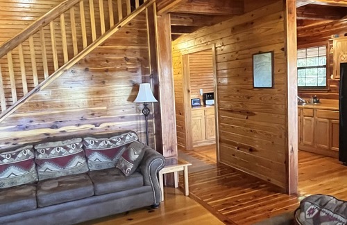 Pickens House | Secluded, peaceful cabin with walking trails & stocked ponds in SE Oklahoma