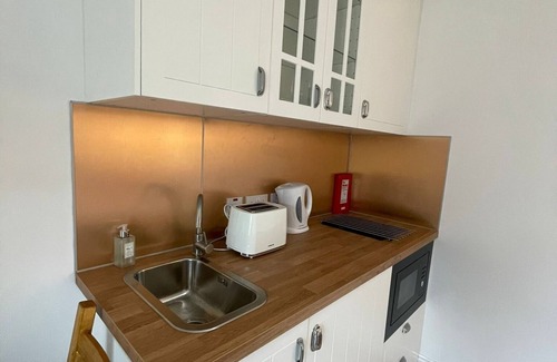 Crossabeg Apartment | Secluded Pet Friendly Studio Apartment