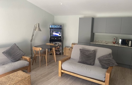 Cuddesdon House | Secluded Pool House with private pool and hot tub.