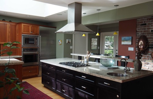 West Vancouver House | Secluded private location on a creek close to amenities, mountains and ocean.