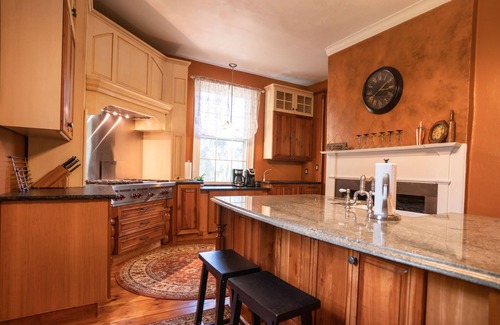 Middle Hope House | Secluded Retreat. Perfect for West Point Families! Gourmet Kitchen!