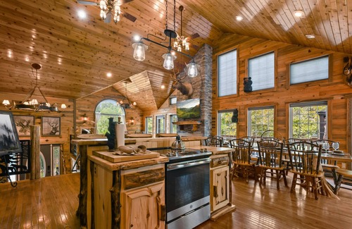 Sevierville Cabin | Secluded Rustic Hideaway: Free Attraction Tickets, Hot Tub, Pool Table, Firepit & In Wears Valley