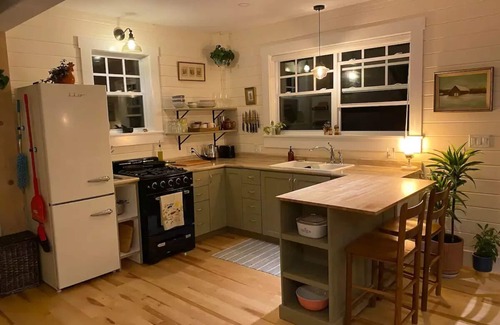 Gaspereau House | Secluded streamside retreat in wine countrynn