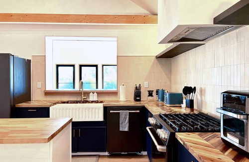 Greenwood Lake House | Secluded Stunning Lake View Villa w Heated Pool, Fenced Yard & Hot Tub