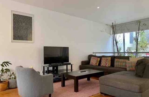 South Yarra House | Secluded Stylish Modern 3 Level Townhouse. Secluded but Minutes to Parks,shops