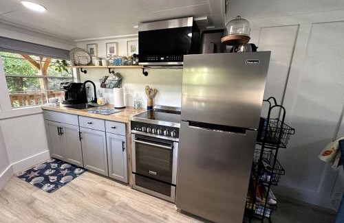 Hampstead House | Secluded Tiny House in Hampstead, North Carolina and near Top Sail Island, Perfect for a Weekend by the Sea