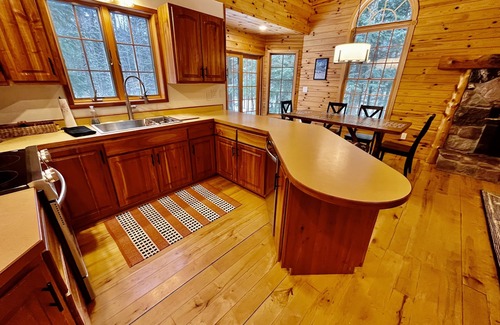 Tustin Cabin | Secluded Tustin Cabin with Fire Pit and Hiking Trails