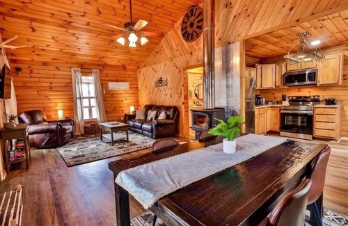 Denton Cabin | Secluded Two Bedroom Cabin w/Hot Tub Dog Friendly