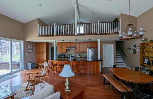 Laurelville House | Secluded Waterfront Home Located On 82 Private Acres! Close to HH State Park!n